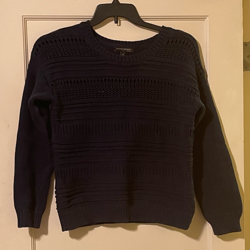 Banana Republic navy blue sweater. Good condition. Size medium